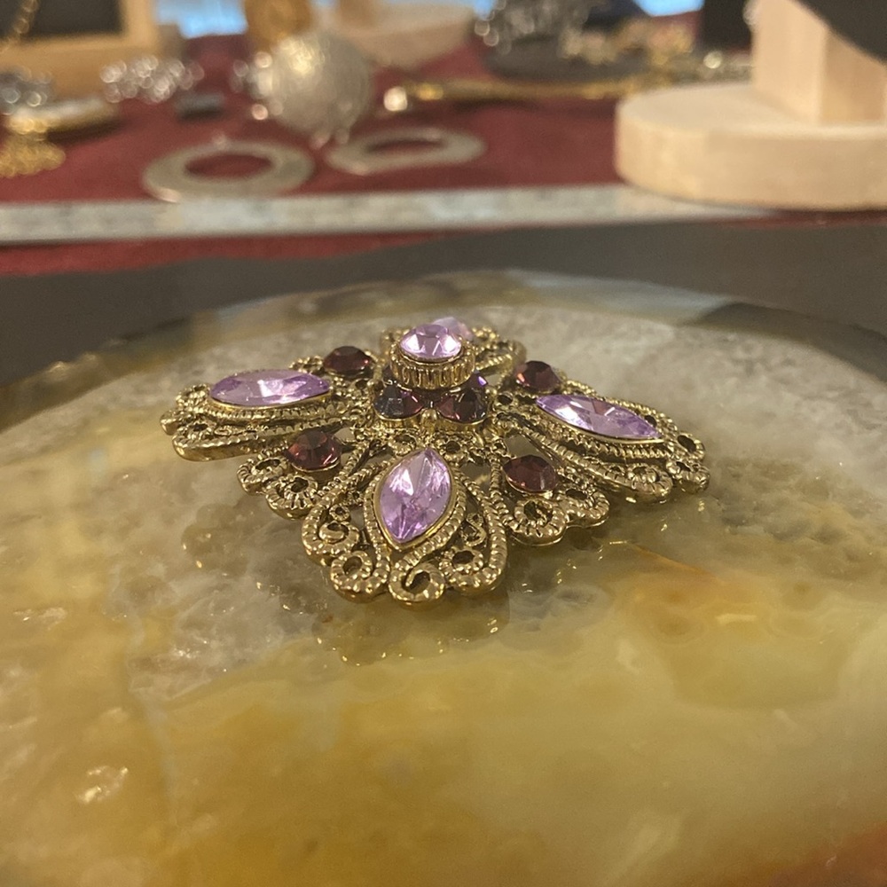 Xxsoldxx Silver tone Filigree brooch with faux purple & burgundy rhinestone - Picture 5 of 9